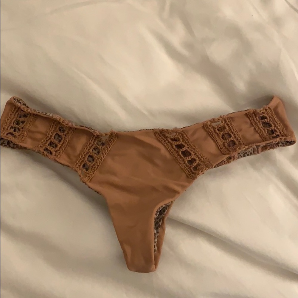 Acacia bottoms